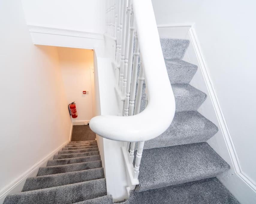 Mumbles View - Free Parking Apartment Oystermouth Exterior photo